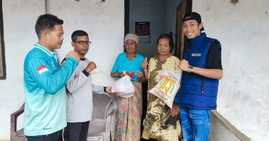 Kolaborasi Bersama TKSK, Linggau Bersedekah Bagikan Puluhan Paket Sembako